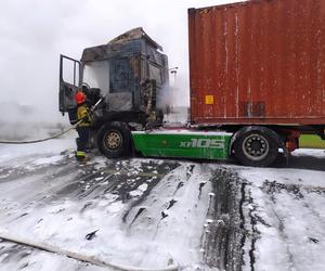 Ciągnik stanął w płomieniach. Ciężarówka paliła się na autostradzie A1 pod Grudziądzem