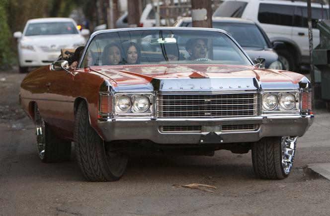 Chris Brown i Chevrolet Impala Convertible