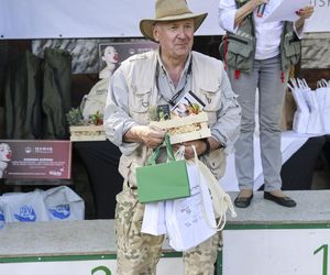 Jacek Rozenek z żoną i trzema bestiami, syn Łącz bez koszulki, a Jarosińska - nieprzyzwoicie... skromna. Aktorzy łowią!