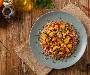 Kaszotto z kurczakiem i warzywami. Pomysł na pyszny, zdrowy i kolorowy obiad