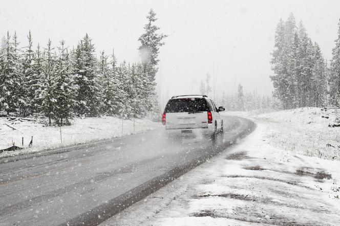 Lubelskie: Wichury i szklanka na drogach. Atak zimy! IMGW ostrzega