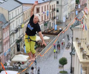   Urban Highline Festival 2023 w Lublinie. Slacklinerzy robią cuda na linach!