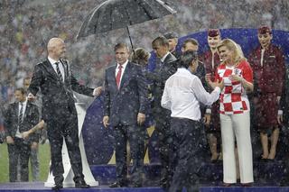 Mundial 2018: Putin wziął parasol. Prezydent Chorwacji zmokła [ZDJĘCIA]