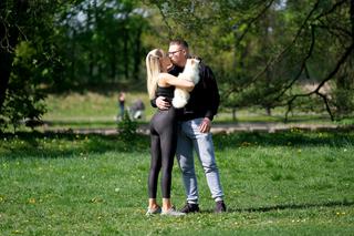 Ola Ciupa boksuje i całuje na spacerze