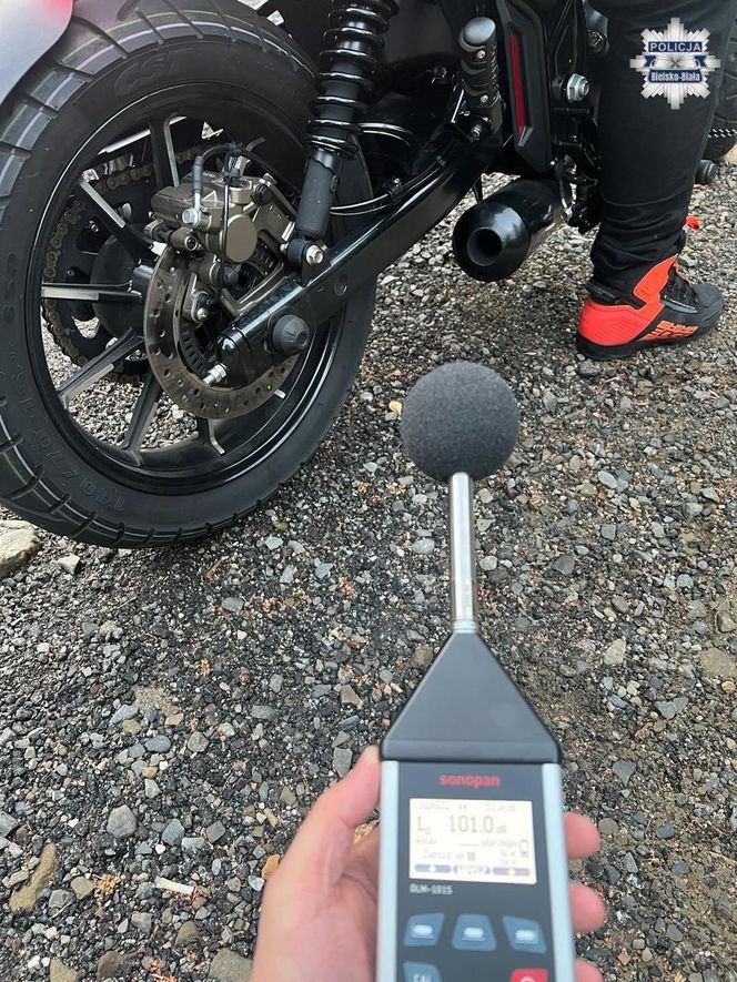 Policjanci z Bielska-Białej walczą z amatorami wiejskiego tuningu. Nic już nie zakłóci nocy?