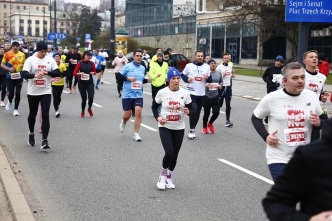 Bieg na Piątkę 2024, Warszawa - zdjęcia. Biegłeś? Szukaj się w galerii!