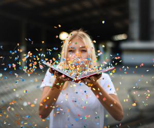 QUIZ. Tych lektur wstyd nie znać. Z tytułu usunęliśmy jedno słowo. Dokończysz?
