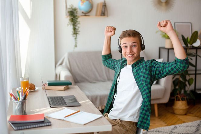 Tu rządzi nastolatek! Urządzamy pokój młodzieżowy: meble, dodatki, kolory!