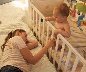 Jak przestawić zegar biologiczny dziecka po zmianie czasu?