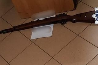 57-latek terroryzował ludzi w centrum miasta. W jego mieszkaniu znaleźli prawdziwy arsenał
