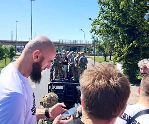 Parada przed meczem Gortat Team vs Wojsko Polskie