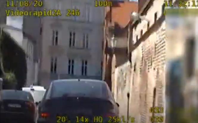 Efektowny pościg ulicami Torunia. Policjanci dorwali recydywistę