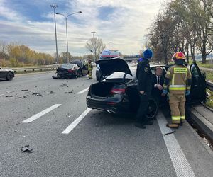 Kluczowa droga w Warszawie zablokowana. Poważny wypadek na Wisłostradzie
