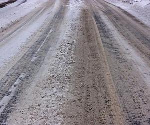 Zimowo dziś w regionie, uwaga na drogach - przypomina policja