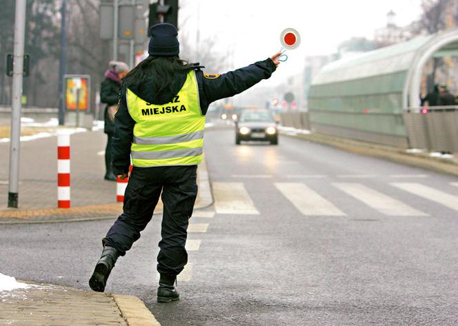 Kierowcy zrzucą się na podwyżki dla strażników?