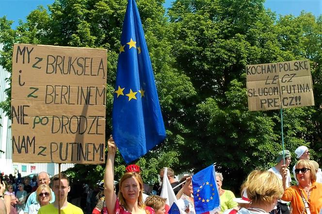 Manifestacja 4 czerwca na placu Solidarności w Szczecinie