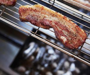 Najlepszy grill na wakacje. Sprzęt musi mieć te pięć cech, żeby nie zawodził