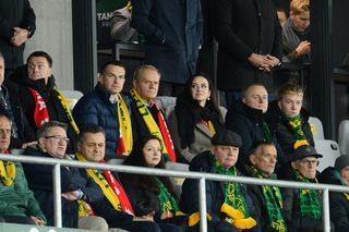 Skandaliczny transparent z Donaldem Tuskiem na meczu w Kownie