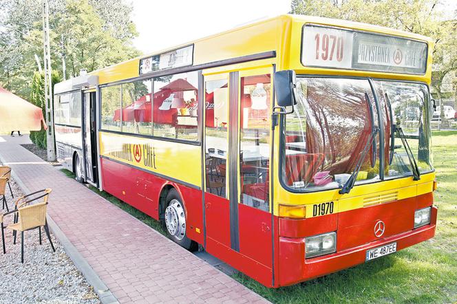 Warszawa. KAWIARNIA w starym AUTOBUSIE na MOKOTOWIE