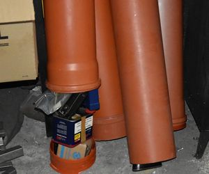 Policjanci z Grodziska Mazowieckiego pojechali do... Wadowic. Nielegalny aresnał broni zlikwidowany