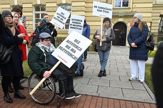 Protest osób z niepełnosprawnościami w Warszawie (3.12.2024)