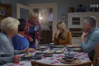 M jak miłość odc. 1410. Kisielowa (Małgorzata Różniatowska), Artur (Robert Moskwa), Agata (Katarzyna Kwiatkowska), Marysia (Małgorzata Pieńkowska), Barbara (Teresa Lipowska)