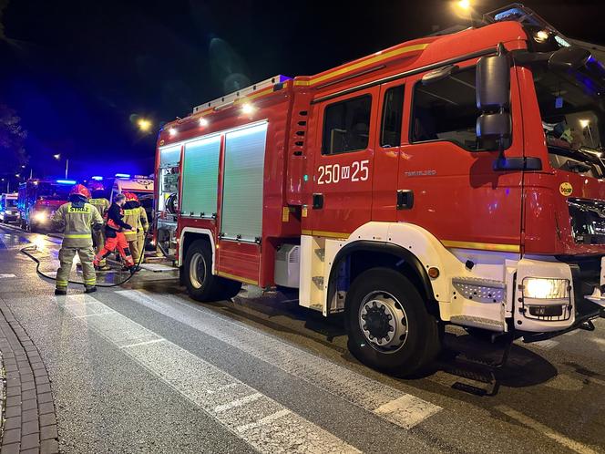 Warszawa. Karetka płonęła na Żoliborzu. W akcji straż pożarna!