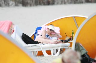 Agnieszka Dygant. Przykryła piersi chusteczką