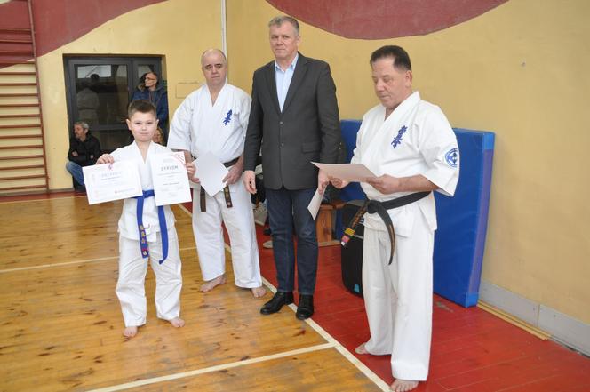 Akademia Karate w Skarżysku. Certyfikaty na wyższe stopnie dla wychowanków klubu