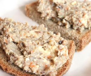 Dietetyczny smalec z fit skwarkami. Tak smakuje dietetyczna rewolucja