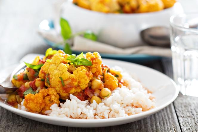 Curry z ciecierzycy i kalafiora - pożywny i zdrowy obiad bez mięsa