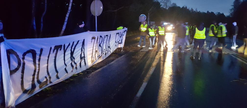 To żenada, żeby polityka  rządziła sportem! Kibice w obronie GKS Bełchatów wyszli na ulicę!
