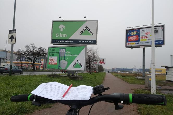 Inicjatywa mieszkańców bierze się za nielegalne reklamy na północy Krakowa