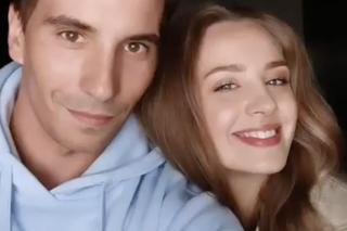 Barwy szczęścia po wakacjach 2023. Tomasz Kępski (Jakub Sokołowski), Oliwka (Wiktoria Gąsiewska) na planie