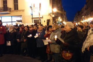 Cały Toruń z nauczycielami - łańcuch światła w Toruniu