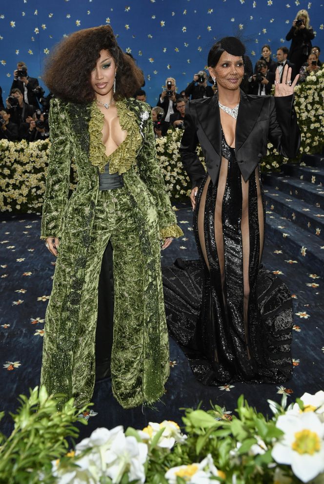 Najgorsze stylizacje na Met Gali 2025. Fotrepian na plecach to dopiero początek