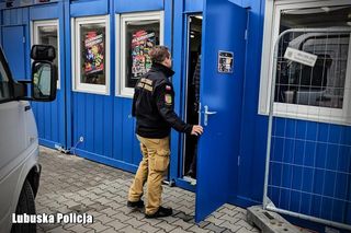 Lubuska Policja sprawdza punkty sprzedaży z fajerwerkami