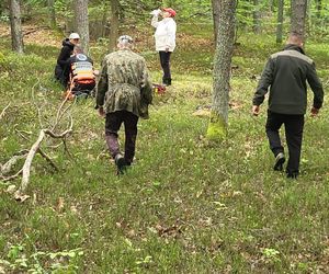 Grzybiarze zablokowali dojazd karetki do poszkodowanej. Jest apel leśników