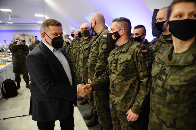 Andrzej Duda z małżonką odwiedzili żołnierzy na granicy