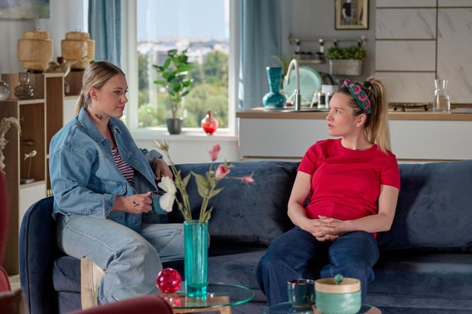 Na Wspólnej odc. 4079. Kasia (Julia Chatys), Daria (Patrycja Topajew)