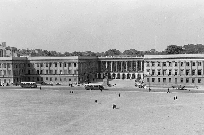 SARP chce konkursu na plac Piłsudskiego: stanowisko Stowarzyszenia Architektów Polskich w sprawie odbudowy Pałacu Saskiego
