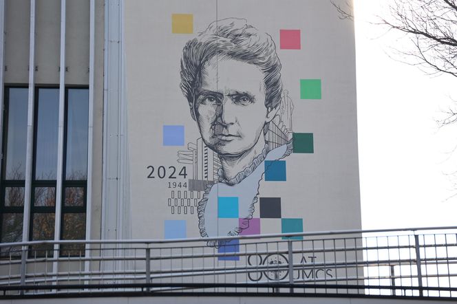 Na gmachu WPiA UMCS można podziwiać mural z wizerunkiem Marii Curie-Skłodowskiej 