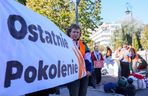 Ostatnie Pokolenie rozbiło namioty przed Sejmem. Domagają się prac nad ustawą o transporcie publicznym