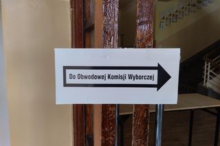 Agresywny wyborca ugryzł w rękę członka komisji