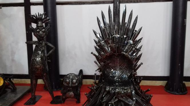 To jedyna taka wystawa na świecie! W Muzeum Inżynierii Miejskiej zobaczycie galerię figur... ze złomu [AUDIO, ZDJĘCIA]