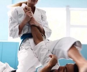 Córka Trumpa ćwiczy ju jitsu! Jej trener rozkochuje w sobie gwiazdy