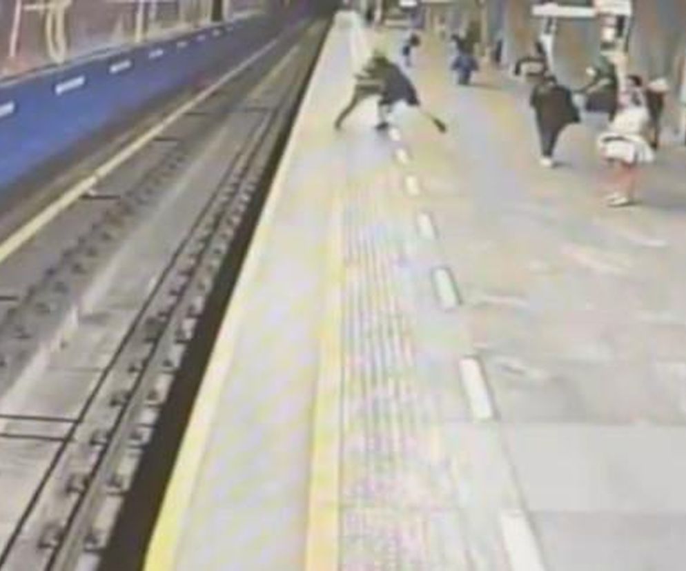 Usiłował wepchnąć 17-latka pod metro! Mamy przerażające nagranie