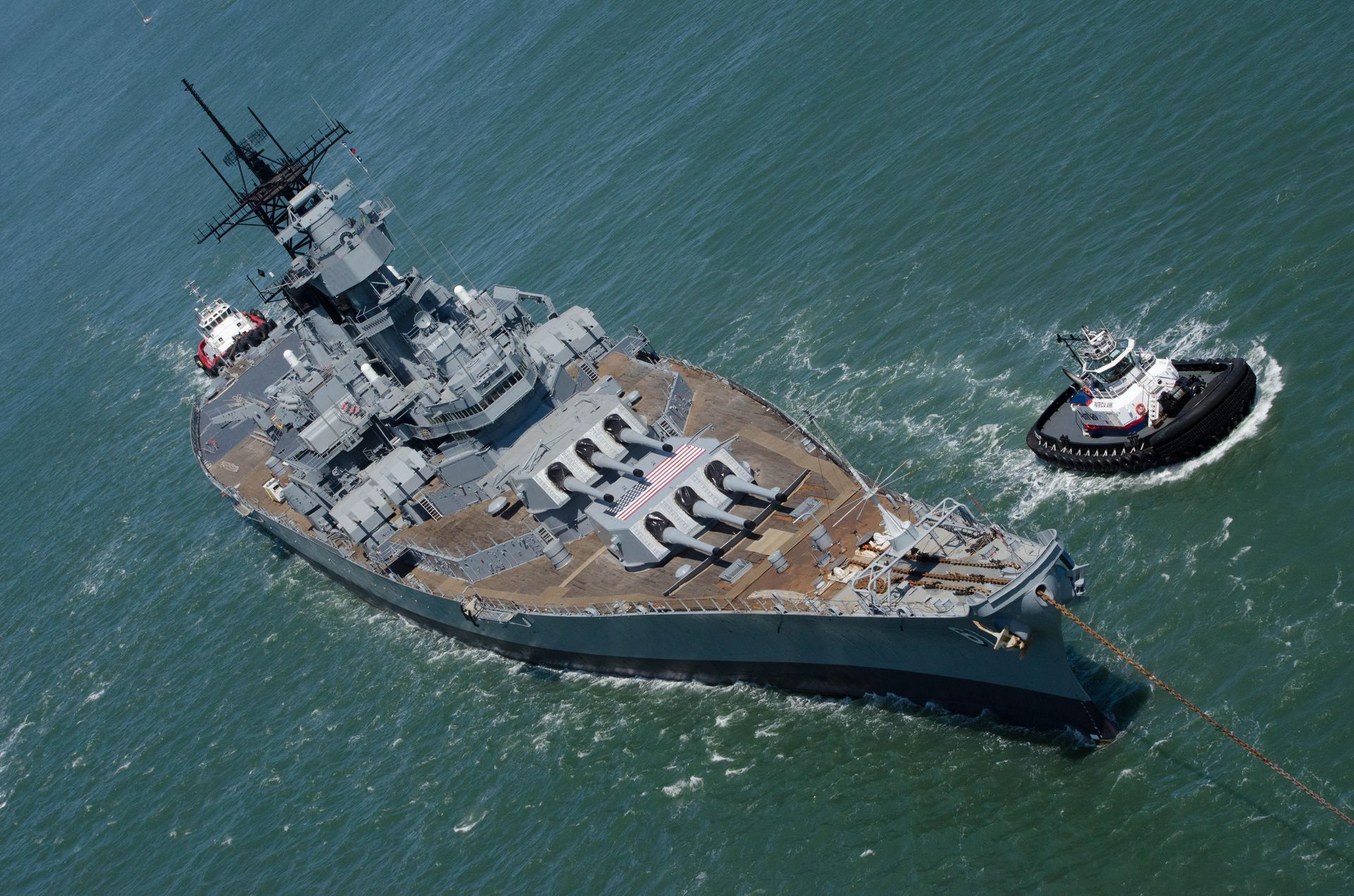 Trump rozważa powrót pancerników do US Navy. Czy era wielkich dział wróci na ocean?