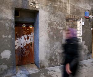 Praga-Południe: Złodzieje splądrowali wszystkie mieszkania w kamienicy na Kamionku. „Zabrali nawet deskę klozetową”