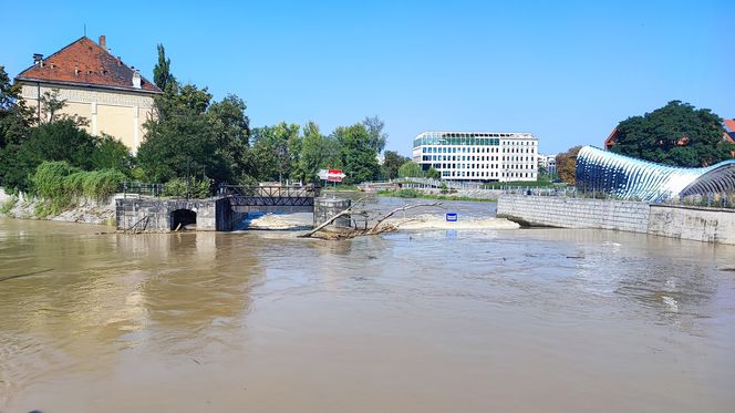 Trwa zabezpieczanie budynków